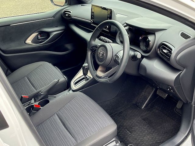 Toyota YARIS 2022 6405861-3