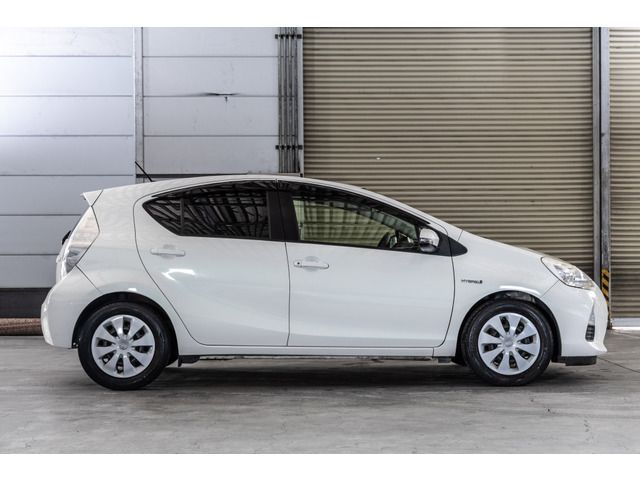 Toyota AQUA 2012 6425613-5