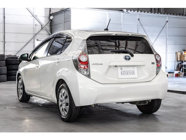 Toyota AQUA 2012 6425613-7