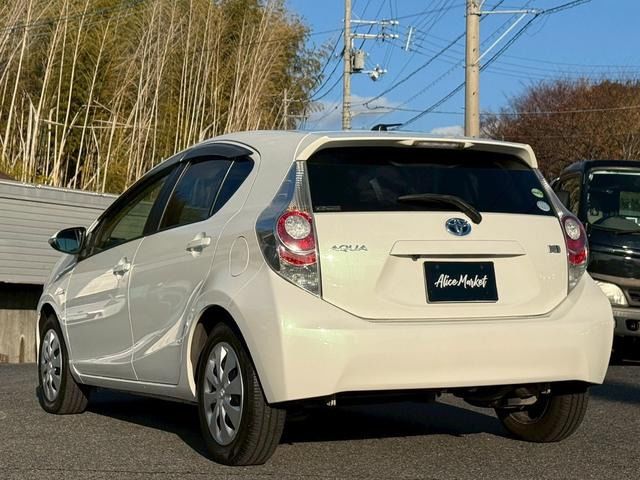 Toyota AQUA 2012 6425658-10