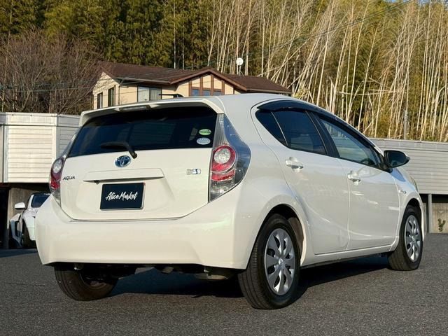 Toyota AQUA 2012 6425658-6