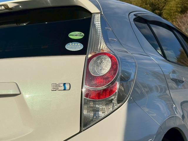 Toyota AQUA 2012 6425658-8