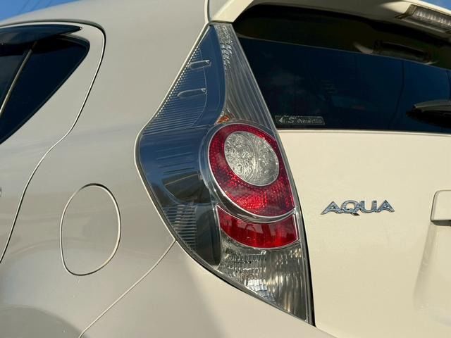 Toyota AQUA 2012 6425658-9
