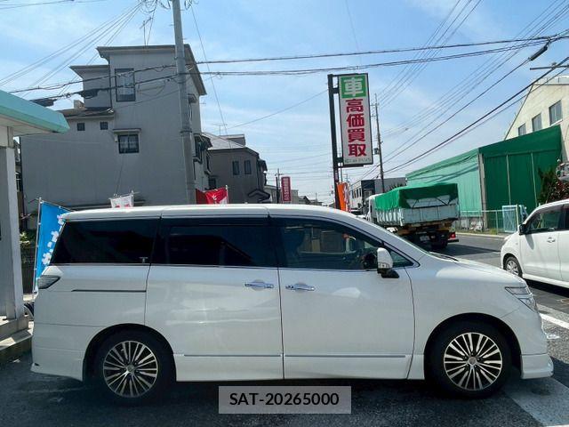 Nissan ELGRAND 2015 6466814-9
