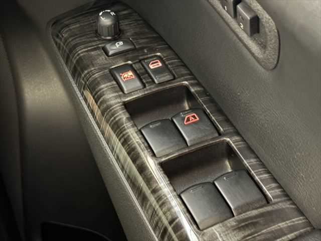 Nissan ELGRAND 2015 6467301-7