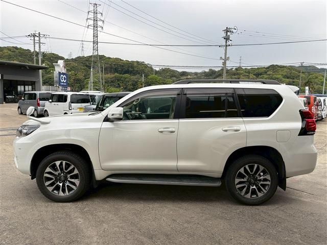Toyota LAND CRUISER PRADO 2023 6476381-10