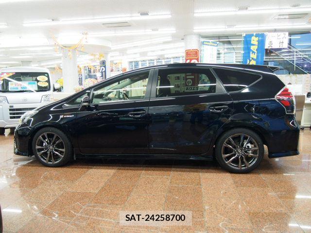 Toyota PRIUS ALPHA 2017 6431817-4