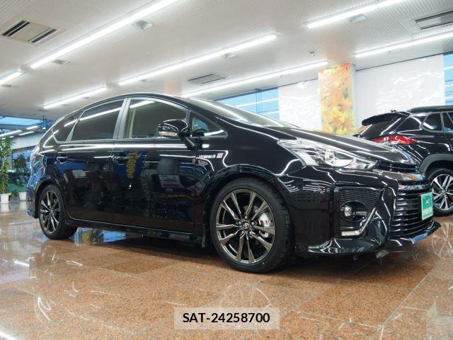 Toyota PRIUS ALPHA 2017 6431817-6