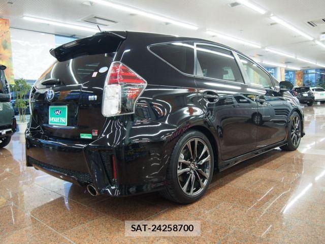 Toyota PRIUS ALPHA 2017 6431817-7