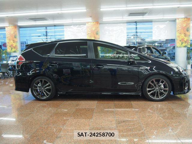Toyota PRIUS ALPHA 2017 6431817-8