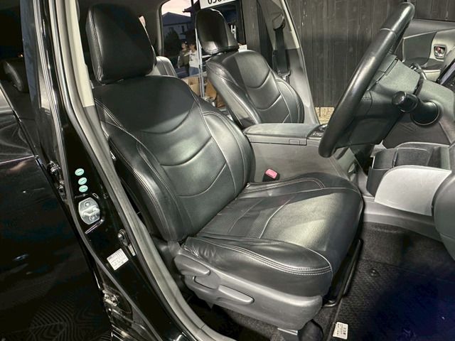 Toyota PRIUS ALPHA 2014 6434010-5