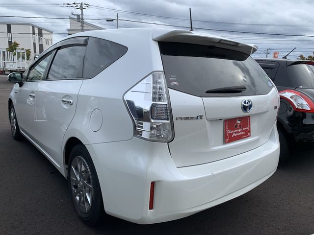 Toyota PRIUS ALPHA 2014 6434310-1