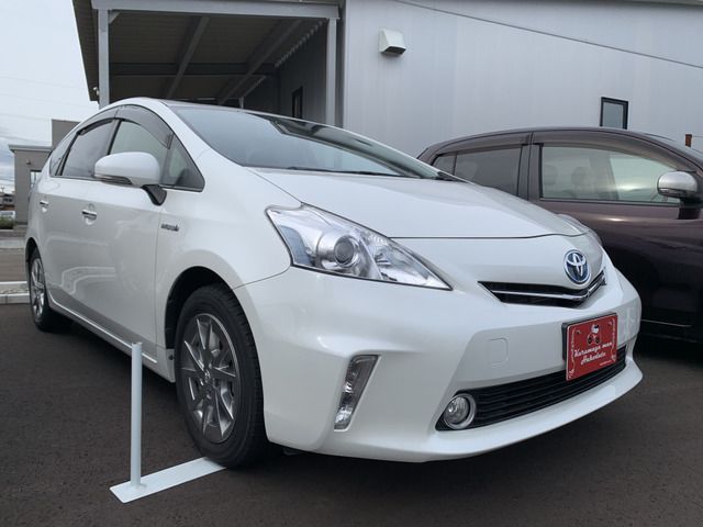 Toyota PRIUS ALPHA 2014 6434310-2