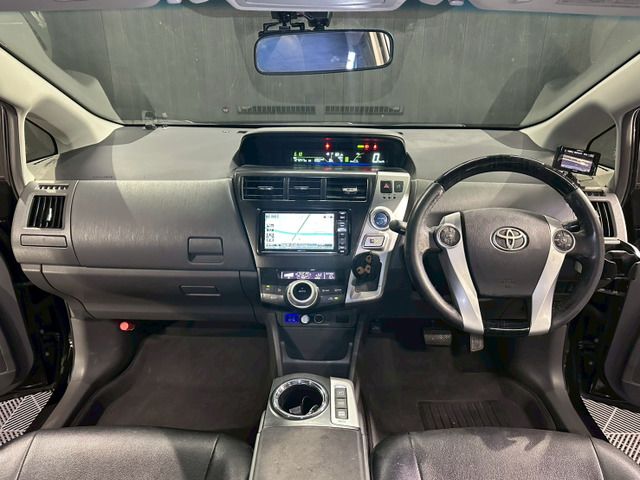 Toyota PRIUS ALPHA 2013 6435233-4