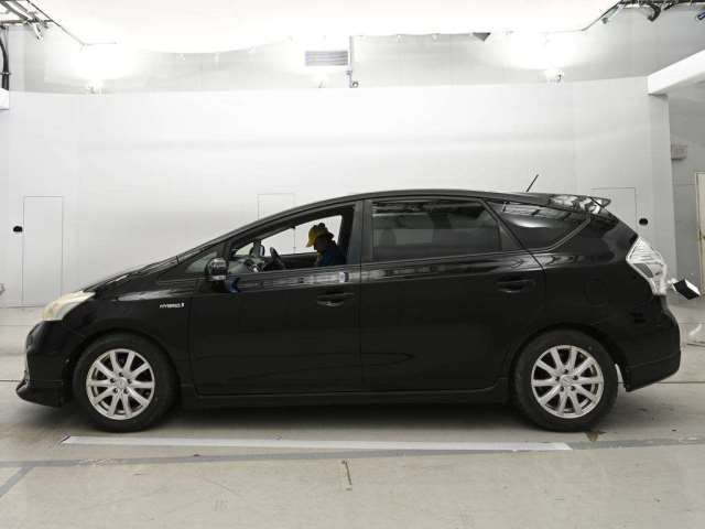 Toyota PRIUS ALPHA 2013 6435335-3