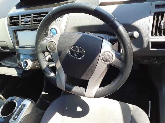Toyota PRIUS ALPHA 2013 6435335-8