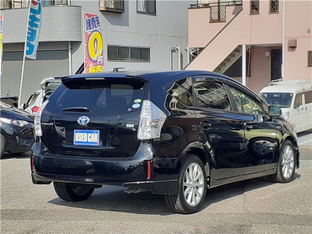 Toyota PRIUS ALPHA 2012 6436811-1