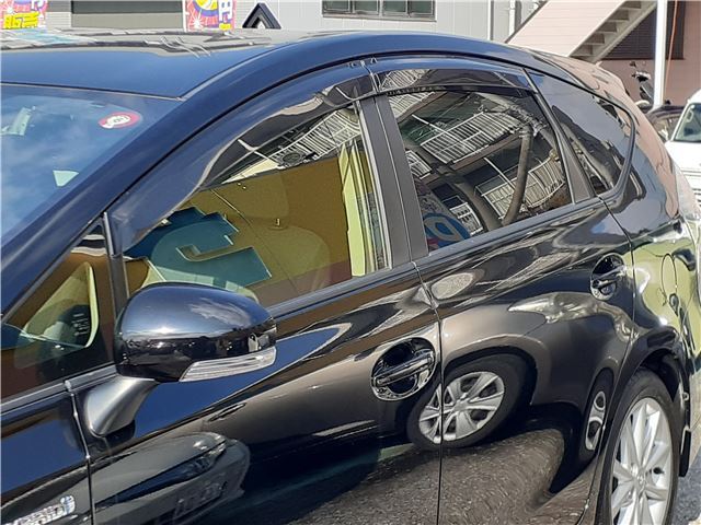 Toyota PRIUS ALPHA 2012 6436811-7
