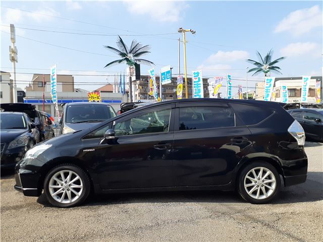 Toyota PRIUS ALPHA 2012 6436811-9