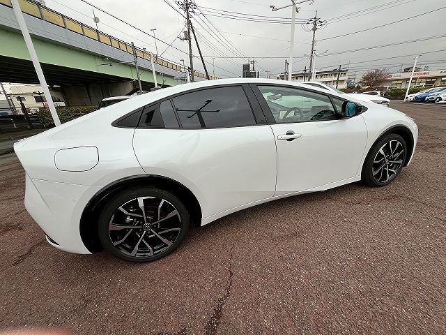 Toyota PRIUS PHV 2023 6437657-1