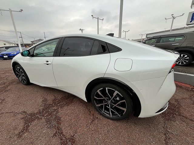Toyota PRIUS PHV 2023 6437657-8