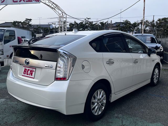 Toyota PRIUS PHV 2013 6446968-1