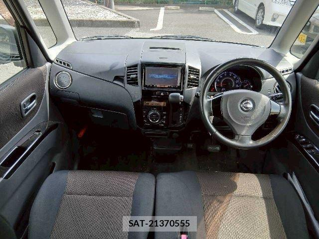 Nissan ROOX 2013 6427398-9