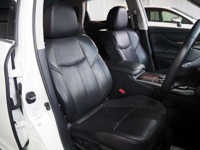 Nissan FUGA 2015 6493311-1