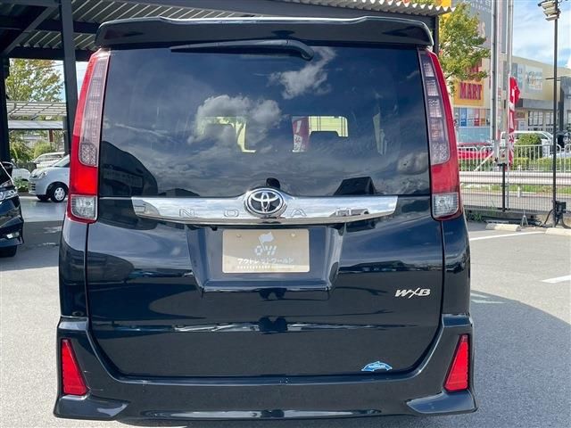 Toyota NOAH 2016 6511279-6