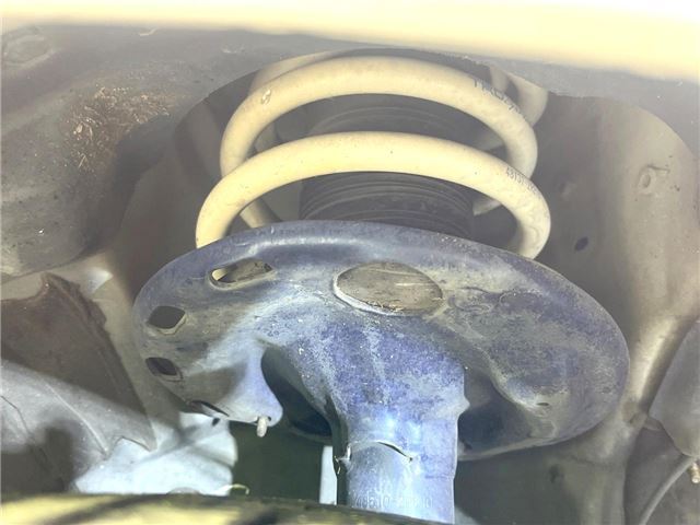 Toyota NOAH 2016 6511349-6