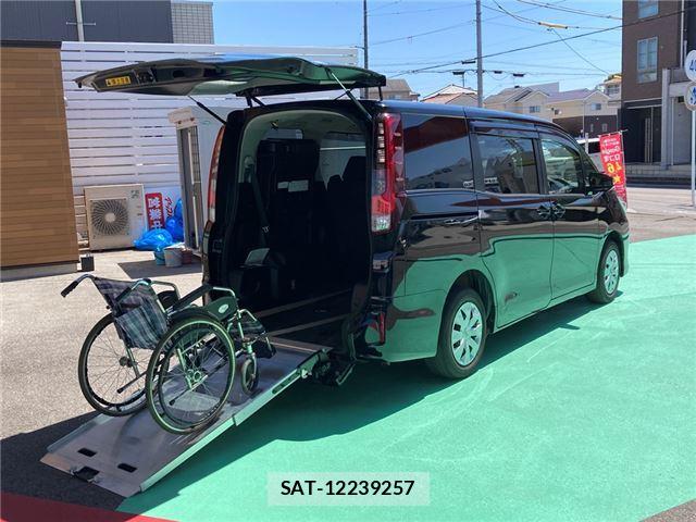 Toyota NOAH 2016 6511371-2