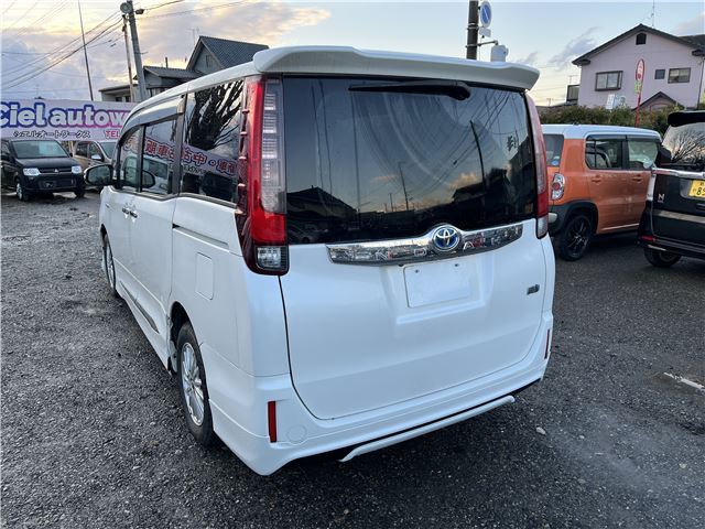 Toyota NOAH 2015 6511593-8