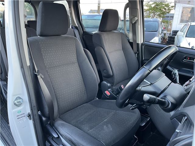 Toyota NOAH 2015 6511593-9