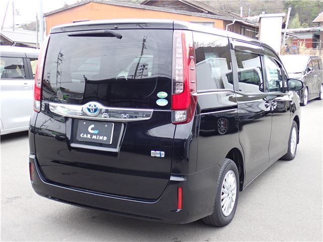 Toyota NOAH 2015 6511596-5