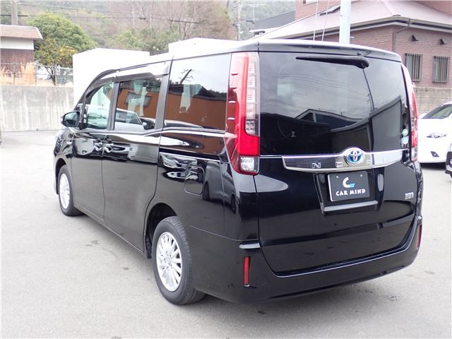 Toyota NOAH 2015 6511596-7
