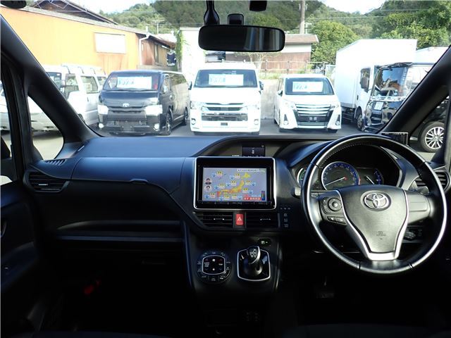 Toyota NOAH 2015 6511596-9