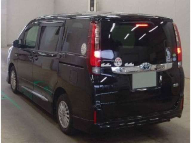 Toyota NOAH 2015 6511738-1
