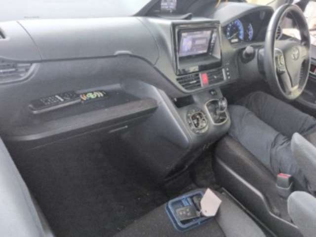Toyota NOAH 2015 6511738-2