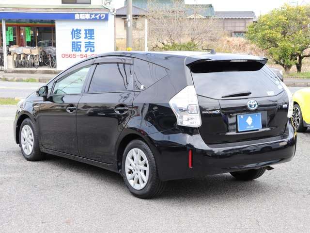 Toyota PRIUS ALPHA 2013 6482387-4