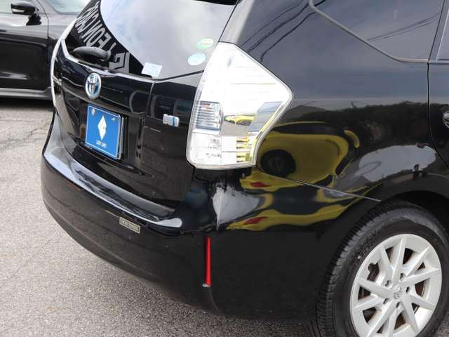 Toyota PRIUS ALPHA 2013 6482387-9