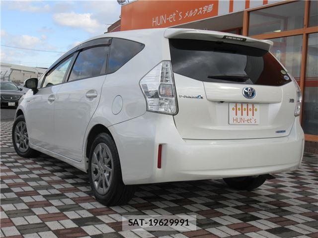 Toyota PRIUS ALPHA 2013 6482522-3