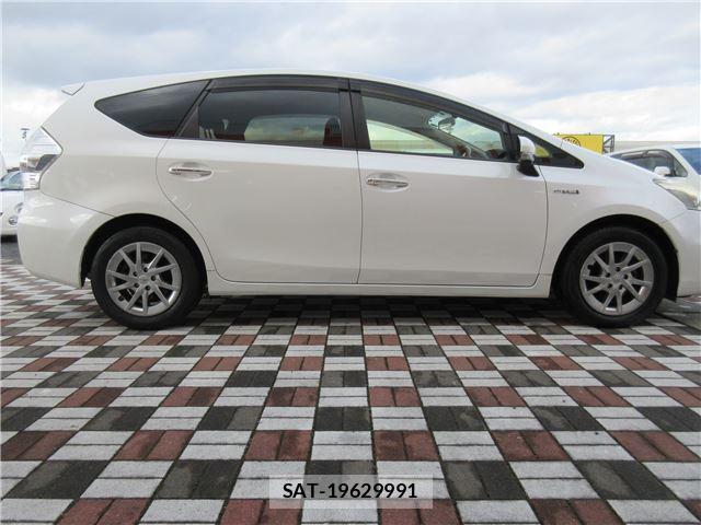 Toyota PRIUS ALPHA 2013 6482522-8
