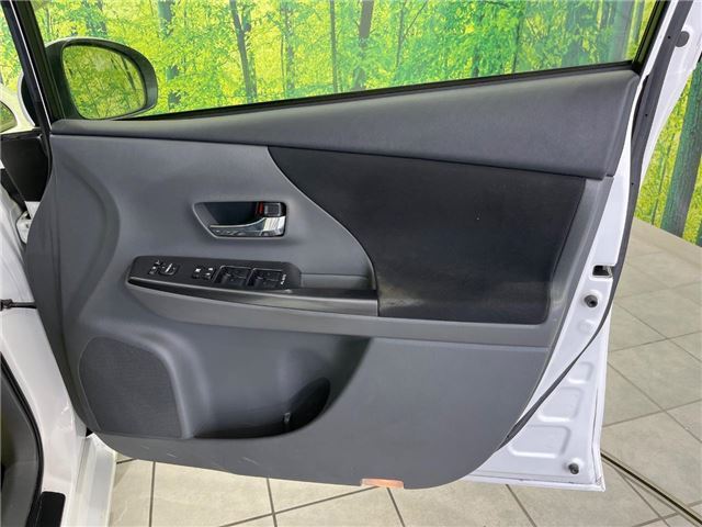 Toyota PRIUS ALPHA 2013 6482593-4