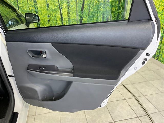 Toyota PRIUS ALPHA 2013 6482593-5