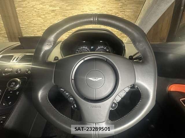 Aston Martin Aston Martin 2014-10 4586771-23