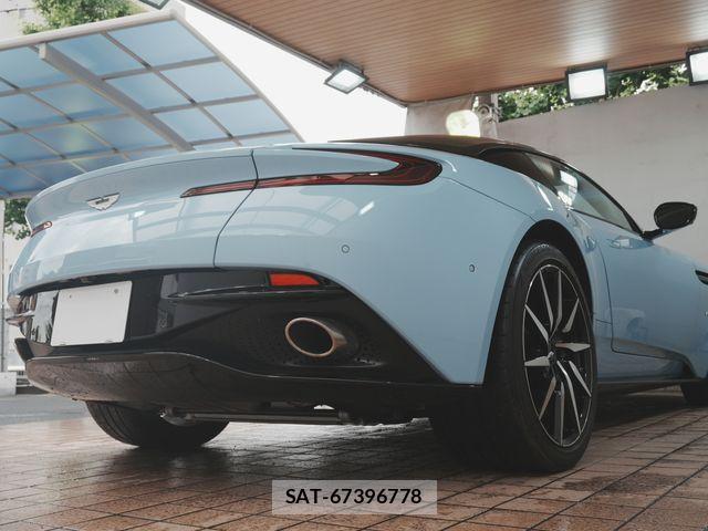 Aston Martin Aston Martin 2017-03 7249591-26