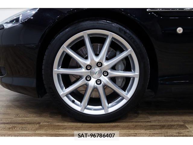 Aston Martin Aston Martin 2011-08 8658027-3