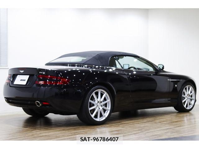 Aston Martin Aston Martin 2011-08 8658027-6