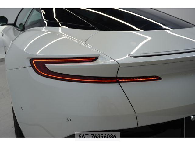 Aston Martin Aston Martin 2017-03 8740483-12
