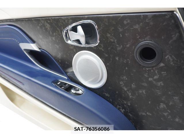 Aston Martin Aston Martin 2017-03 8740483-17